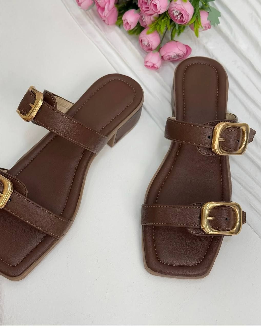 صندل پاشنه دار چرم تر‌ک